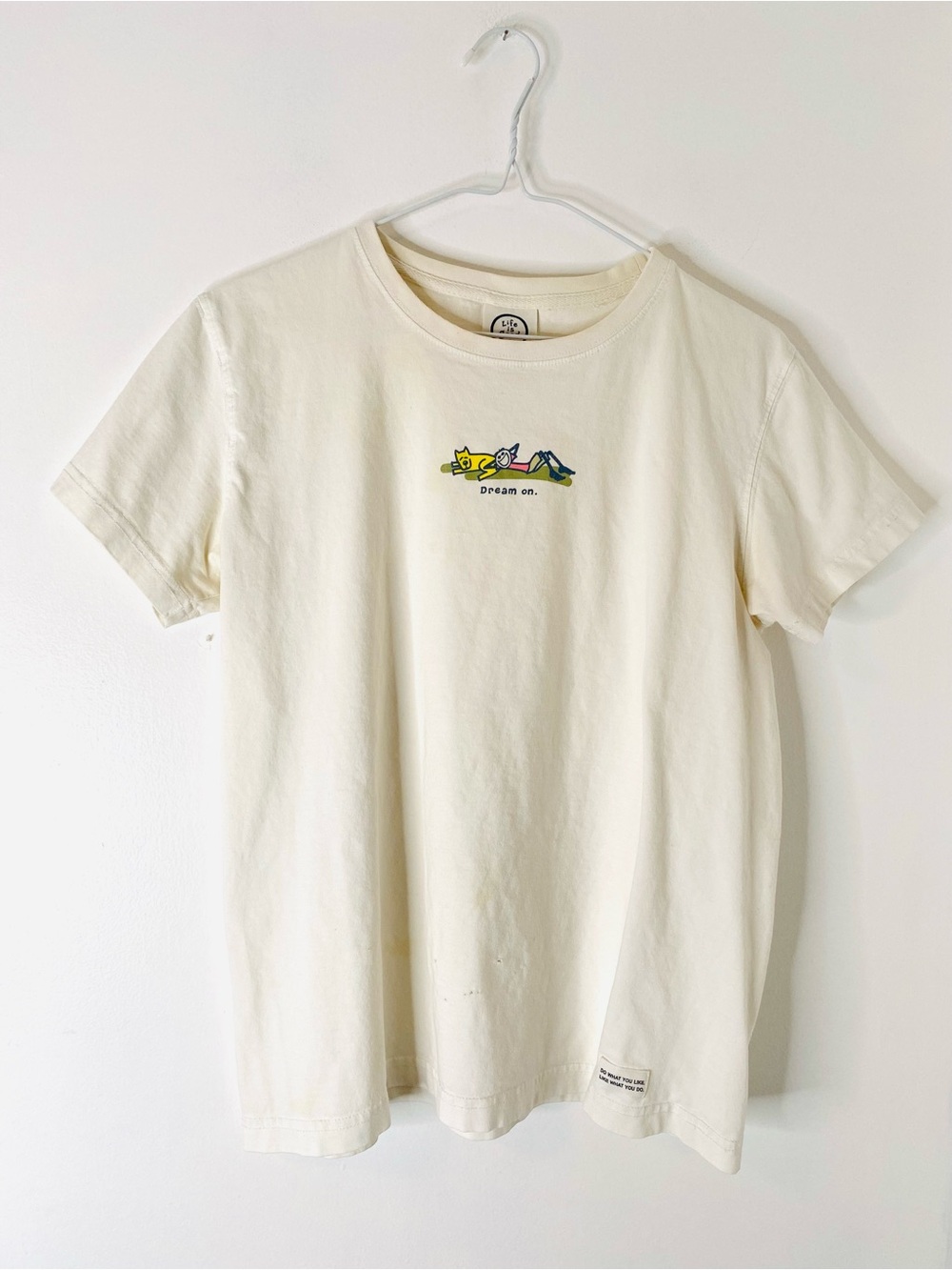 Life Is Good Dream On Cat Cream 100% Cotton Graphic Tee